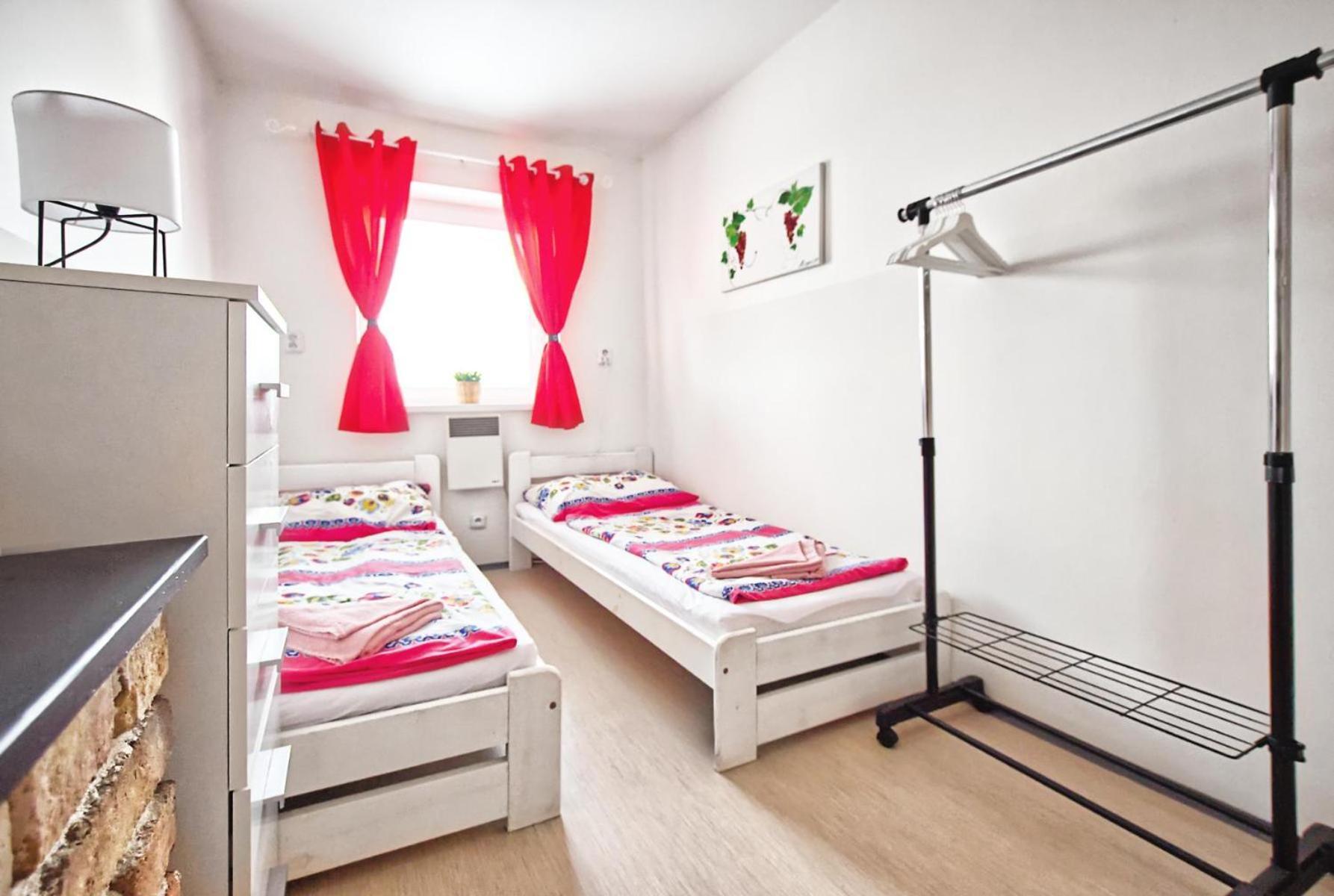 Penzion Bazen Vino Sklep U Palecku Zaječí Bagian luar foto