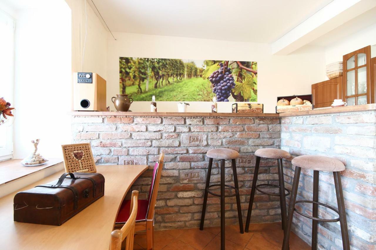 Penzion Bazen Vino Sklep U Palecku Zaječí Bagian luar foto