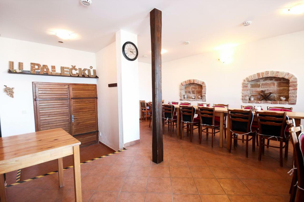 Penzion Bazen Vino Sklep U Palecku Zaječí Bagian luar foto